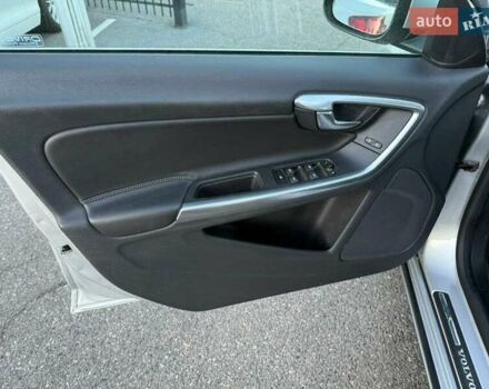 Вольво С60, объемом двигателя 2 л и пробегом 162 тыс. км за 2000 $, фото 7 на Automoto.ua