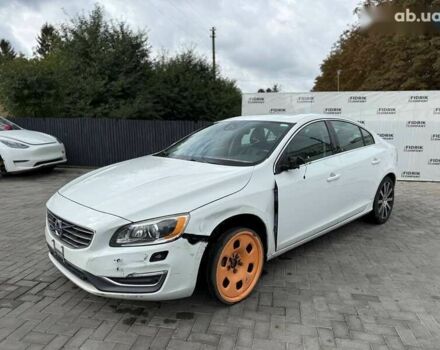 Вольво С60, объемом двигателя 2.5 л и пробегом 118 тыс. км за 8900 $, фото 1 на Automoto.ua
