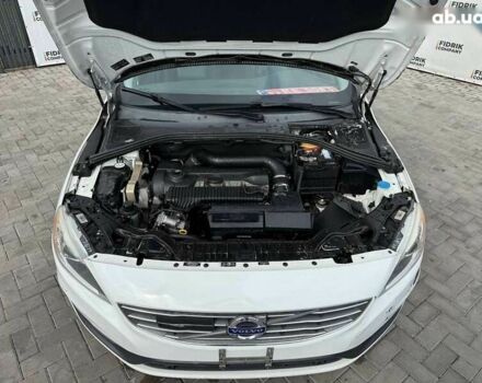 Вольво С60, объемом двигателя 2.5 л и пробегом 118 тыс. км за 8900 $, фото 2 на Automoto.ua