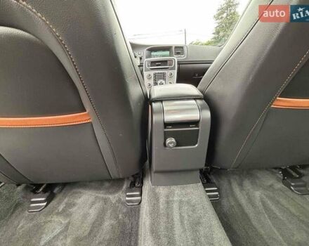 Вольво С60, объемом двигателя 2 л и пробегом 105 тыс. км за 2700 $, фото 12 на Automoto.ua