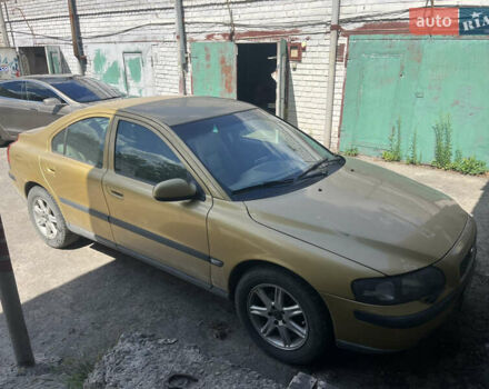 Желтый Вольво С60, объемом двигателя 2.44 л и пробегом 375 тыс. км за 3750 $, фото 5 на Automoto.ua