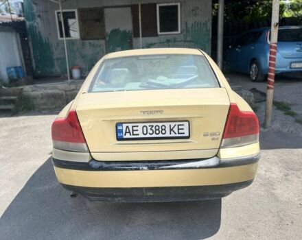 Жовтий Вольво С60, об'ємом двигуна 2.4 л та пробігом 375 тис. км за 3700 $, фото 2 на Automoto.ua