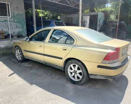 Жовтий Вольво С60, об'ємом двигуна 2.4 л та пробігом 375 тис. км за 3700 $, фото 1 на Automoto.ua