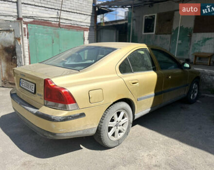 Желтый Вольво С60, объемом двигателя 2.44 л и пробегом 375 тыс. км за 3750 $, фото 4 на Automoto.ua