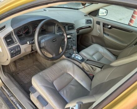 Жовтий Вольво С60, об'ємом двигуна 2.4 л та пробігом 375 тис. км за 3700 $, фото 5 на Automoto.ua