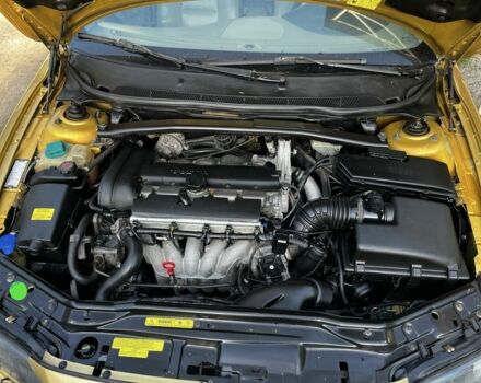 Жовтий Вольво С60, об'ємом двигуна 2.4 л та пробігом 375 тис. км за 3700 $, фото 7 на Automoto.ua