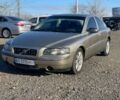 Желтый Вольво С60, объемом двигателя 2.4 л и пробегом 240 тыс. км за 3500 $, фото 1 на Automoto.ua