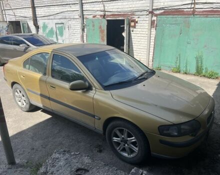 Жовтий Вольво С60, об'ємом двигуна 2.4 л та пробігом 375 тис. км за 3700 $, фото 4 на Automoto.ua