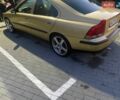 Желтый Вольво С60, объемом двигателя 2.44 л и пробегом 319 тыс. км за 4500 $, фото 1 на Automoto.ua