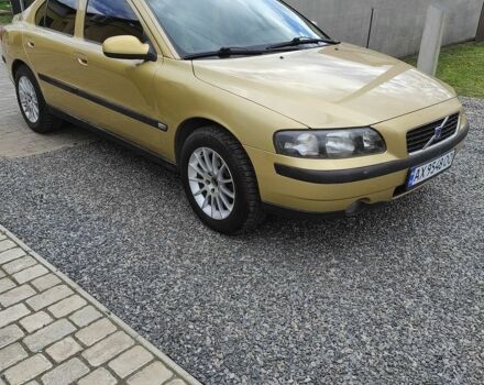 Желтый Вольво С60, объемом двигателя 2.4 л и пробегом 326 тыс. км за 4300 $, фото 1 на Automoto.ua