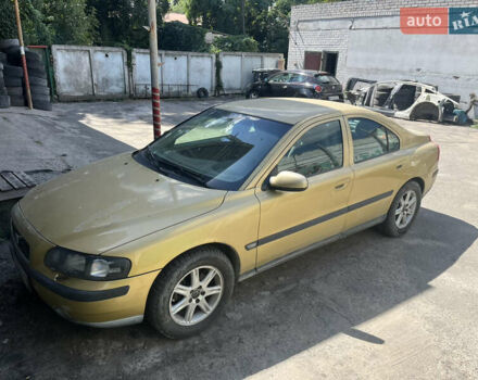Желтый Вольво С60, объемом двигателя 2.44 л и пробегом 375 тыс. км за 3750 $, фото 1 на Automoto.ua