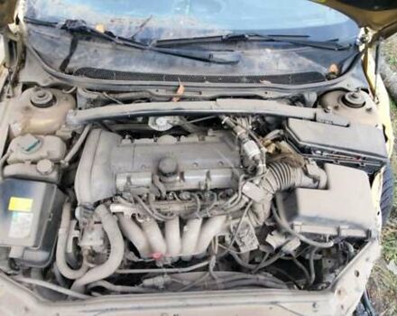 Жовтий Вольво С60, об'ємом двигуна 2.44 л та пробігом 250 тис. км за 1500 $, фото 1 на Automoto.ua