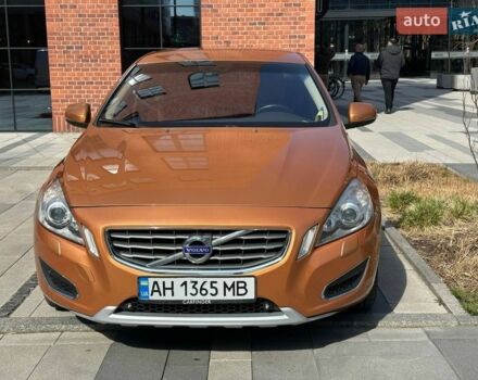 Желтый Вольво С60, объемом двигателя 2.95 л и пробегом 111 тыс. км за 11000 $, фото 1 на Automoto.ua