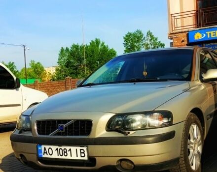 Сірий Вольво С60, об'ємом двигуна 2 л та пробігом 400 тис. км за 2300 $, фото 3 на Automoto.ua