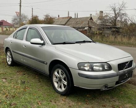 Серый Вольво С60, объемом двигателя 2.4 л и пробегом 340 тыс. км за 2499 $, фото 6 на Automoto.ua