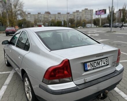 Серый Вольво С60, объемом двигателя 2.4 л и пробегом 340 тыс. км за 2100 $, фото 4 на Automoto.ua