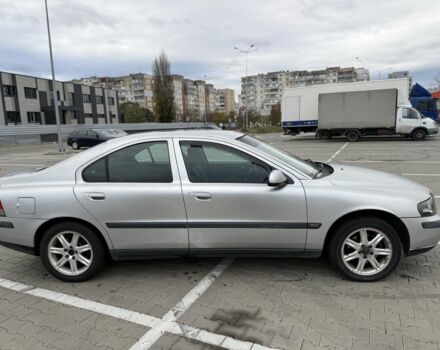 Серый Вольво С60, объемом двигателя 2.4 л и пробегом 340 тыс. км за 2100 $, фото 2 на Automoto.ua