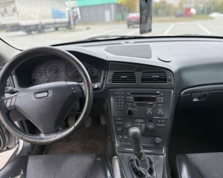 Серый Вольво С60, объемом двигателя 2.4 л и пробегом 340 тыс. км за 2100 $, фото 8 на Automoto.ua