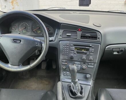 Серый Вольво С60, объемом двигателя 2.4 л и пробегом 340 тыс. км за 2400 $, фото 1 на Automoto.ua