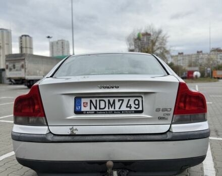 Серый Вольво С60, объемом двигателя 2.4 л и пробегом 340 тыс. км за 2100 $, фото 5 на Automoto.ua