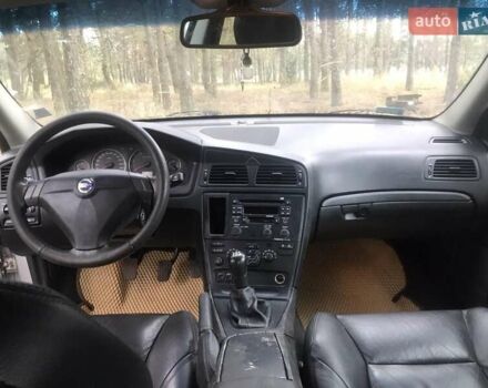 Серый Вольво С60, объемом двигателя 2.4 л и пробегом 347 тыс. км за 5700 $, фото 7 на Automoto.ua