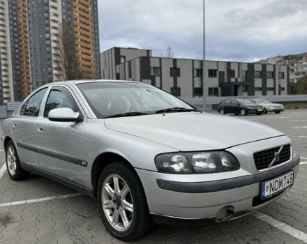 Серый Вольво С60, объемом двигателя 2.4 л и пробегом 340 тыс. км за 2100 $, фото 1 на Automoto.ua