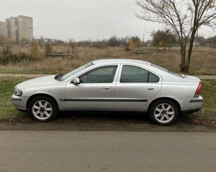 Серый Вольво С60, объемом двигателя 2.4 л и пробегом 340 тыс. км за 2499 $, фото 4 на Automoto.ua