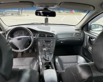 Серый Вольво С60, объемом двигателя 2.4 л и пробегом 340 тыс. км за 2100 $, фото 9 на Automoto.ua