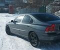 Серый Вольво С60, объемом двигателя 2.4 л и пробегом 350 тыс. км за 3500 $, фото 2 на Automoto.ua