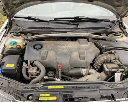 Серый Вольво С60, объемом двигателя 2.4 л и пробегом 340 тыс. км за 2499 $, фото 1 на Automoto.ua