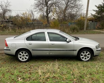 Серый Вольво С60, объемом двигателя 2.4 л и пробегом 340 тыс. км за 2499 $, фото 5 на Automoto.ua