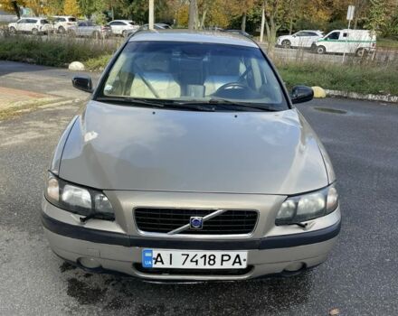 Серый Вольво С60, объемом двигателя 2.4 л и пробегом 320 тыс. км за 3400 $, фото 5 на Automoto.ua