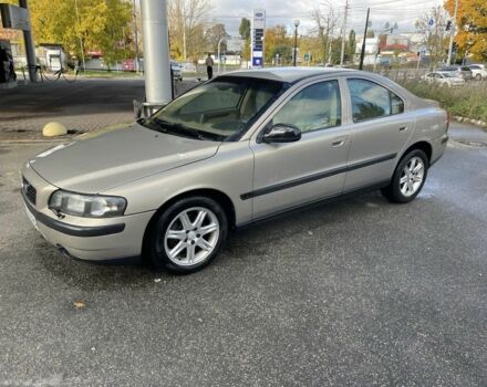 Серый Вольво С60, объемом двигателя 2.4 л и пробегом 320 тыс. км за 3400 $, фото 4 на Automoto.ua