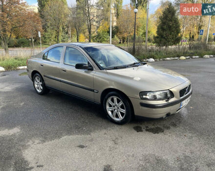 Серый Вольво С60, объемом двигателя 2.4 л и пробегом 345 тыс. км за 3550 $, фото 4 на Automoto.ua