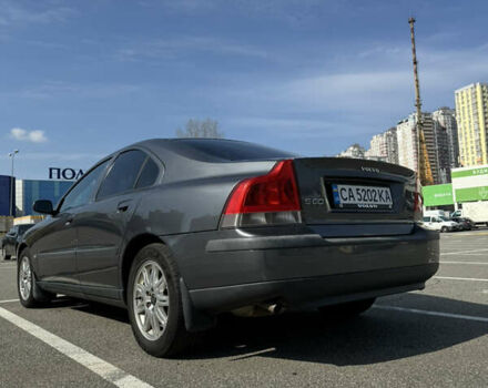 Серый Вольво С60, объемом двигателя 2.4 л и пробегом 206 тыс. км за 5200 $, фото 1 на Automoto.ua