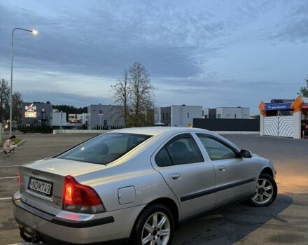 Серый Вольво С60, объемом двигателя 2.4 л и пробегом 222 тыс. км за 1751 $, фото 4 на Automoto.ua