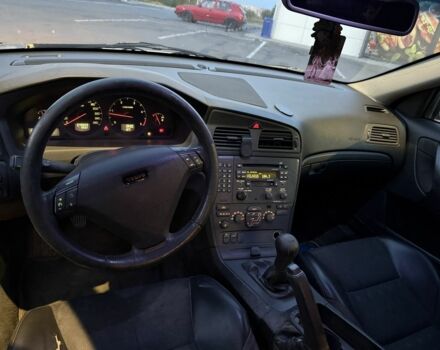 Серый Вольво С60, объемом двигателя 2.4 л и пробегом 222 тыс. км за 1751 $, фото 6 на Automoto.ua