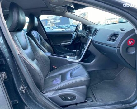 Серый Вольво С60, объемом двигателя 2.5 л и пробегом 154 тыс. км за 7000 $, фото 21 на Automoto.ua