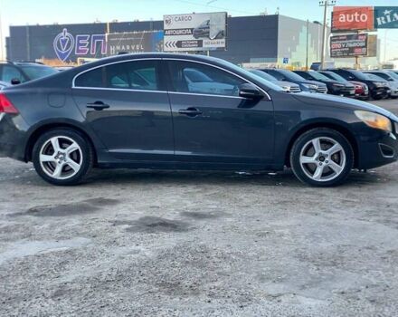 Серый Вольво С60, объемом двигателя 2.5 л и пробегом 154 тыс. км за 7000 $, фото 1 на Automoto.ua