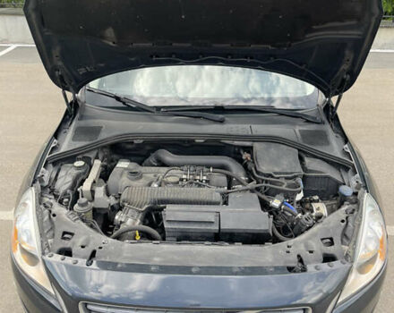 Серый Вольво С60, объемом двигателя 2.52 л и пробегом 250 тыс. км за 9250 $, фото 6 на Automoto.ua