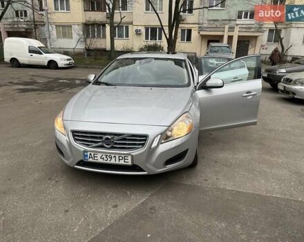 Серый Вольво С60, объемом двигателя 2.52 л и пробегом 181 тыс. км за 10200 $, фото 8 на Automoto.ua