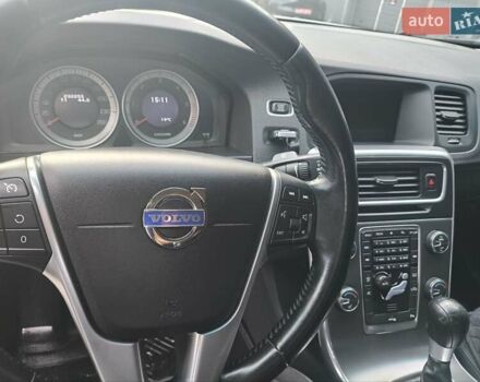 Вольво С60 2011 в Трускавце на Automoto.ua Серый Вольво С60, объемом двигателя 1.6 л и пробегом 232 тыс. км за 10000 $, фото 10 на Automoto.ua