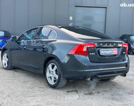Серый Вольво С60, объемом двигателя 2.5 л и пробегом 154 тыс. км за 7000 $, фото 4 на Automoto.ua