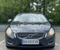 Серый Вольво С60, объемом двигателя 2.5 л и пробегом 250 тыс. км за 8900 $, фото 1 на Automoto.ua