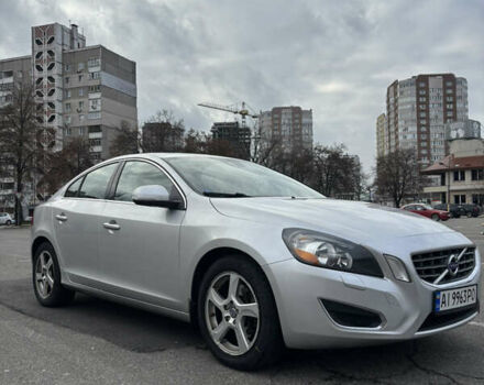 Серый Вольво С60, объемом двигателя 2.52 л и пробегом 230 тыс. км за 9800 $, фото 3 на Automoto.ua