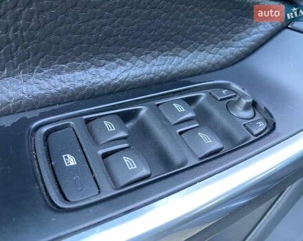 Серый Вольво С60, объемом двигателя 2.5 л и пробегом 154 тыс. км за 7000 $, фото 8 на Automoto.ua