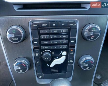 Серый Вольво С60, объемом двигателя 2.5 л и пробегом 154 тыс. км за 7000 $, фото 14 на Automoto.ua