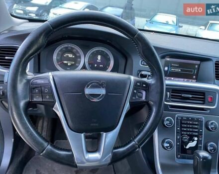 Серый Вольво С60, объемом двигателя 2.5 л и пробегом 154 тыс. км за 7000 $, фото 13 на Automoto.ua