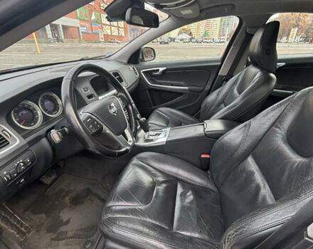 Серый Вольво С60, объемом двигателя 2.52 л и пробегом 230 тыс. км за 9800 $, фото 8 на Automoto.ua