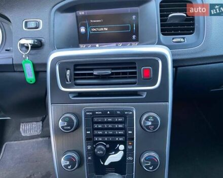 Серый Вольво С60, объемом двигателя 2.5 л и пробегом 154 тыс. км за 7000 $, фото 15 на Automoto.ua